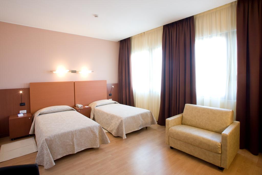 Hotel Mareschi Palace Novara Zewnętrze zdjęcie